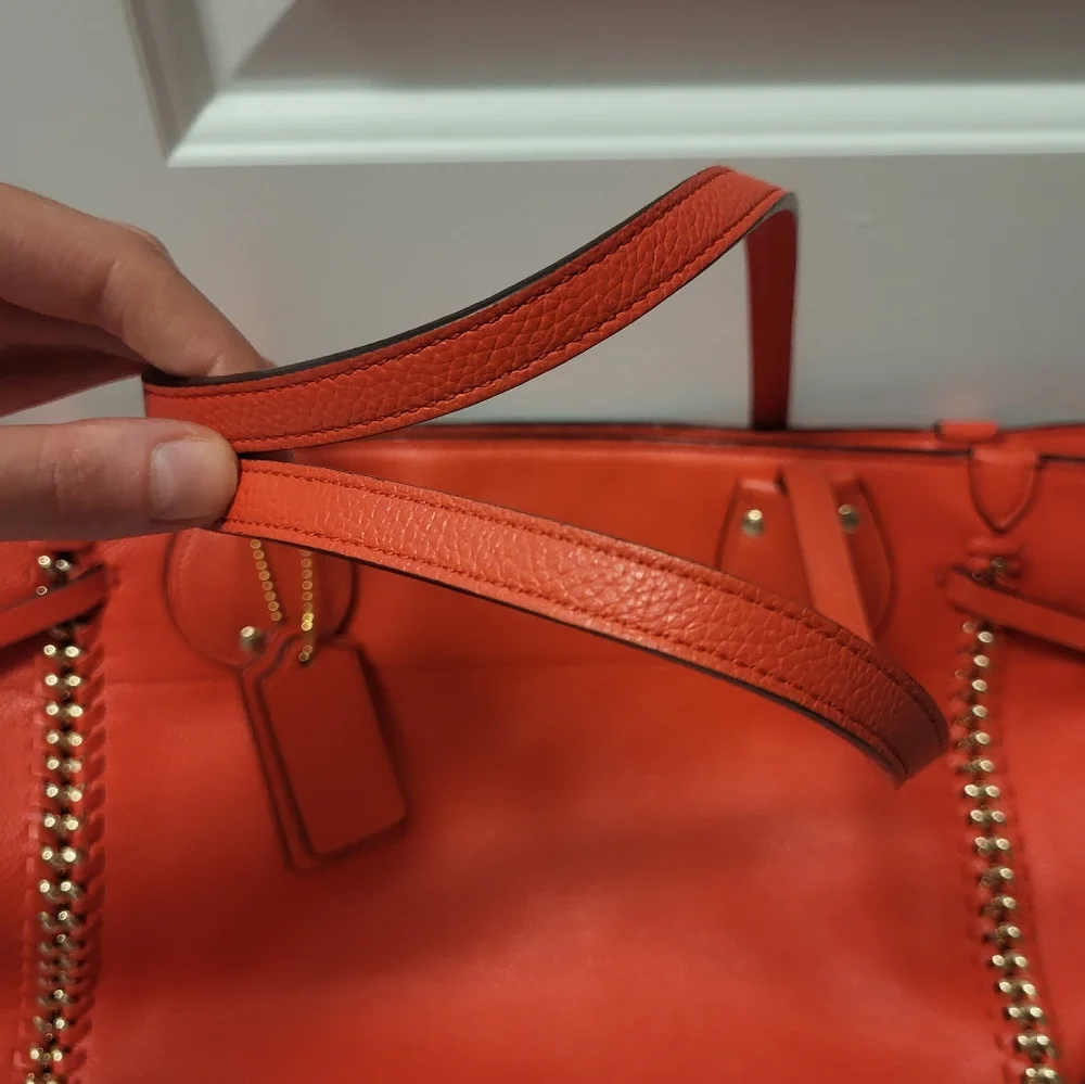 Rare Coral Coach Tatum tote with whiplash detail - Picture 6 of 7